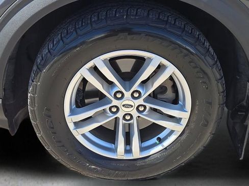 Used 2020 Ford Explorer XLT w/ Equipment Group 202A image 8