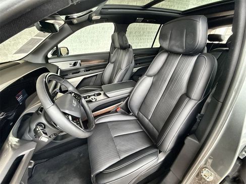 Certified 2026 Cadillac Vistiq Sport image 19