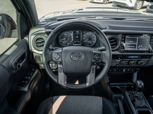 Used 2022 Toyota Tacoma TRD Sport w/ Technology Package RWD image 32