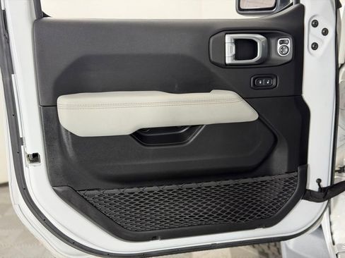 Certified 2021 Jeep Gladiator Overland image 30