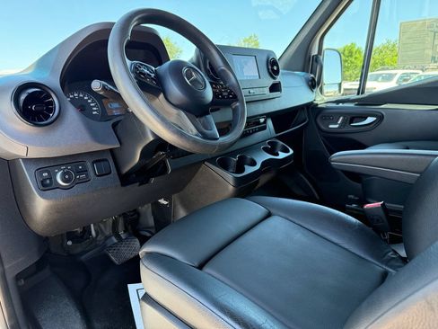 Used 2019 Mercedes-Benz Sprinter 2500 image 23