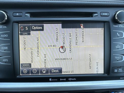 Used 2017 Toyota Highlander XLE image 26