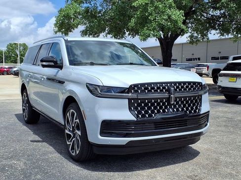New 2026 Lincoln Navigator L Black Label AWD/4WD image 4