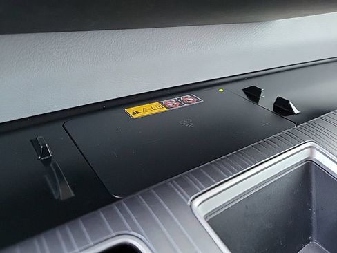 Used 2025 Toyota Sienna XLE FWD image 31