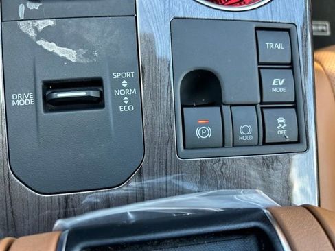 Certified 2024 Toyota Highlander Platinum AWD/4WD image 23