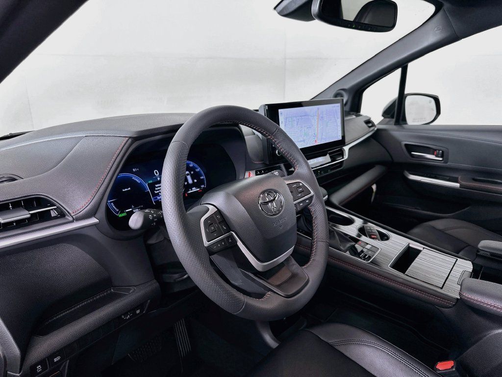 Used 2026 Toyota Sienna XSE FWD image 9