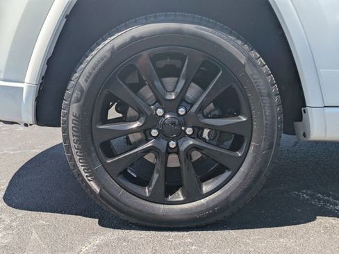 Used 2019 Jeep Grand Cherokee Altitude AWD/4WD image 12