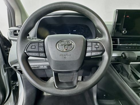 Certified 2025 Toyota Sienna LE FWD image 11
