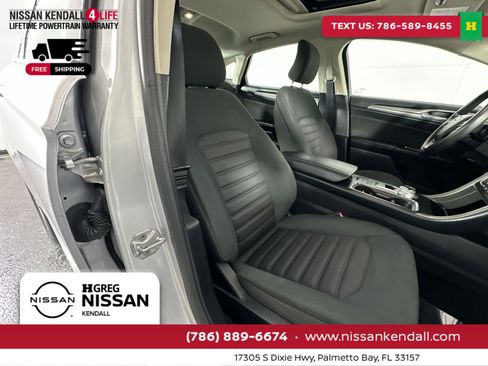 Used 2017 Ford Fusion SE w/ Fusion SE Technology Package image 31