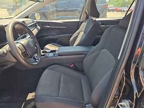 Used 2025 Toyota Camry LE FWD image 7
