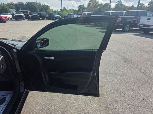 Used 2019 Dodge Charger SXT w/ Blacktop Package RWD image 10