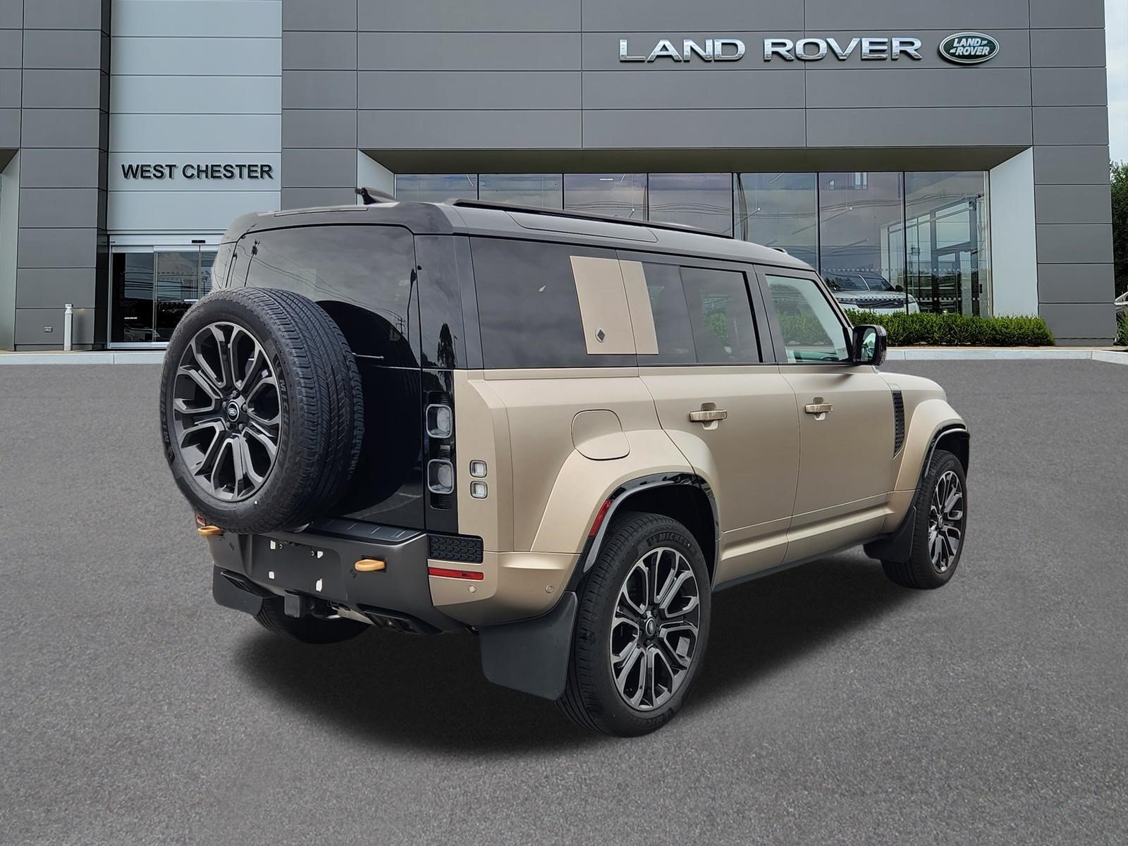 Certified 2025 Land Rover Defender 110 AWD/4WD image 4