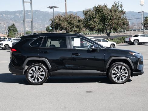 Used 2023 Toyota RAV4 XLE Premium image 3