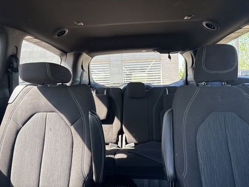 Used 2021 Chrysler Pacifica Touring w/ S Appearance Package FWD image 36