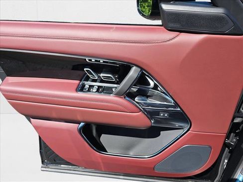 New 2025 Land Rover Range Rover SE image 27