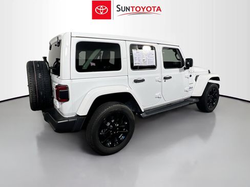 Used 2023 Jeep Wrangler Unlimited Sahara AWD/4WD image 4