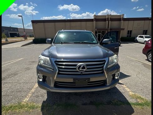 Used 2013 Lexus LX 570 4WD w/ Luxury Pkg image 3