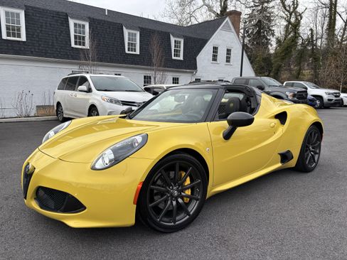 Used 2016 Alfa Romeo 4C Spider RWD image 1