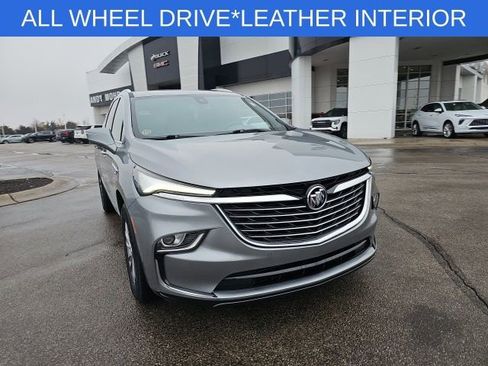 Used 2023 Buick Enclave Essence image 2