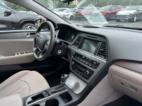 Used 2016 Hyundai Sonata SE w/ Cargo Package FWD image 8
