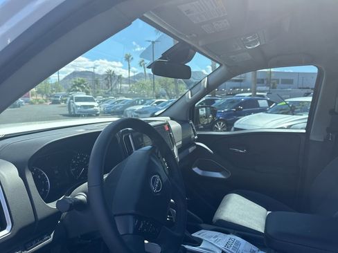 Used 2025 Nissan Frontier SV w/ SV Convenience Package image 22