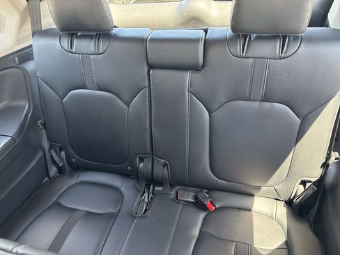 Used 2025 Honda Pilot Touring image 10