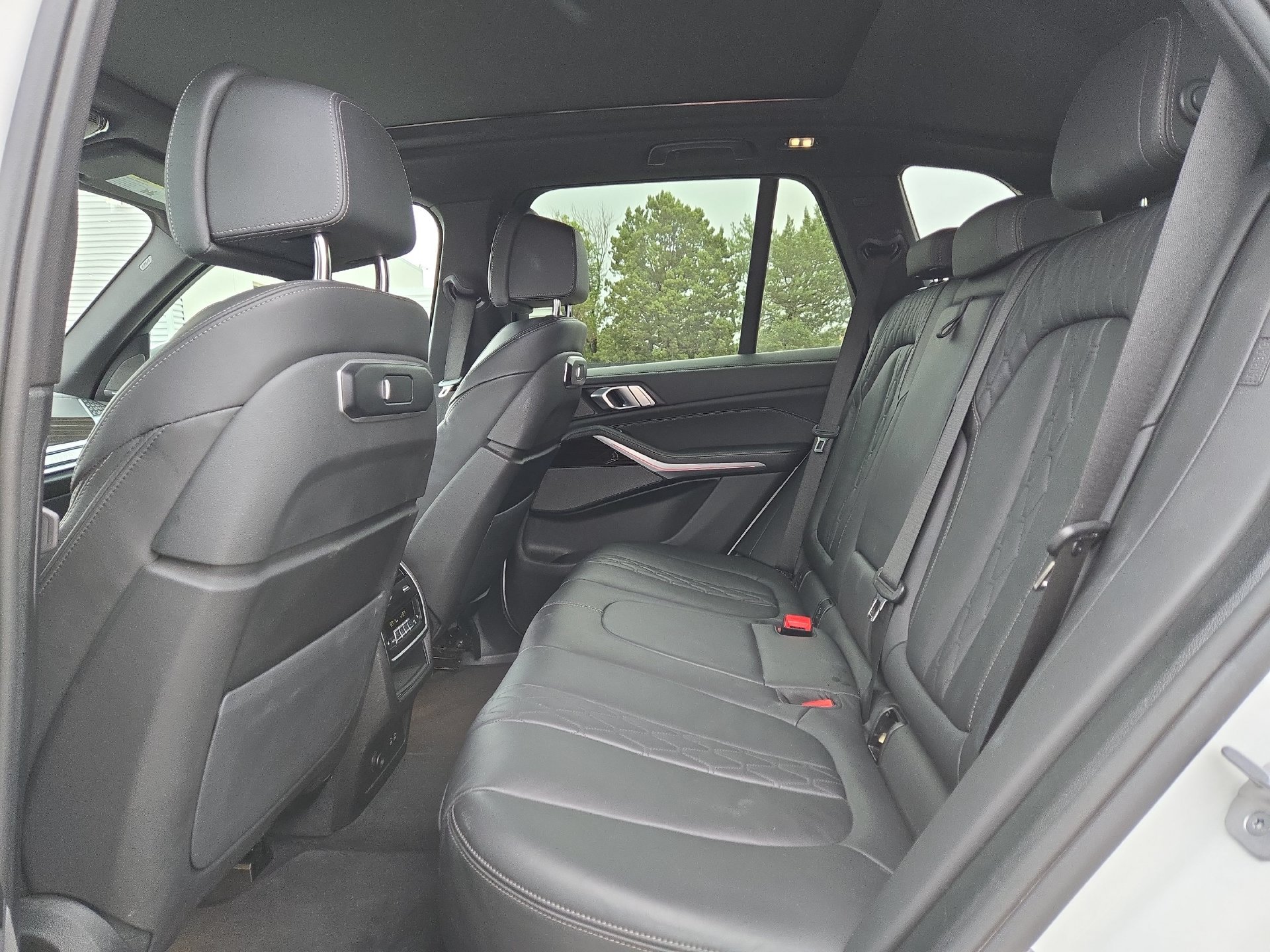 Used 2025 BMW X5 xDrive50e AWD/4WD image 13