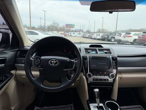 Used 2014 Toyota Camry LE image 16