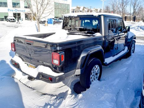 Used 2023 Jeep Gladiator Sport image 4