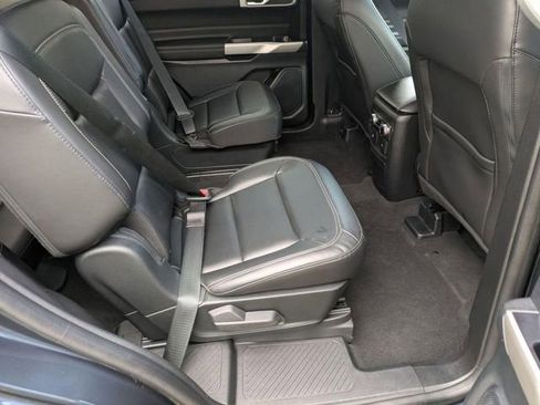 Used 2022 Ford Explorer XLT w/ Equipment Group 202A AWD/4WD image 32