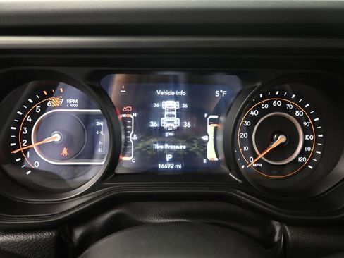 Used 2024 Jeep Wrangler Sahara image 35