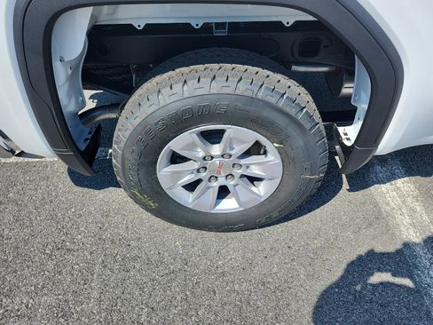 New 2026 GMC Sierra 1500 SLE image 6