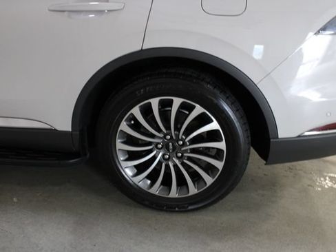 Used 2020 Lincoln Aviator Reserve w/ Elements Package Plus AWD/4WD image 29