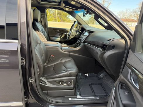 Used 2017 Cadillac Escalade ESV Platinum image 52
