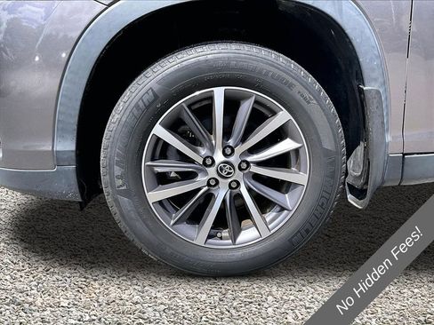 Used 2019 Toyota Highlander XLE AWD/4WD image 9