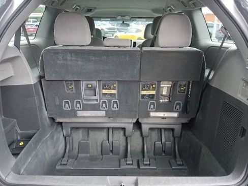 Used 2015 Toyota Sienna L FWD image 28