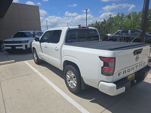Used 2022 Nissan Frontier SV w/ Technology Package image 9