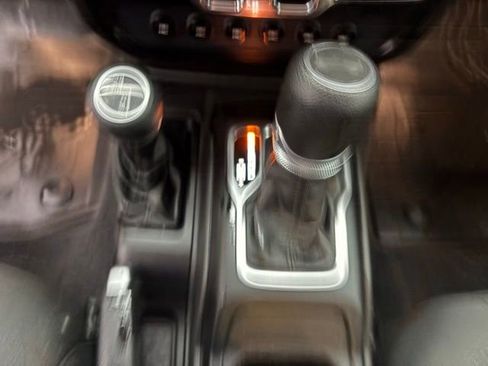 Used 2022 Jeep Wrangler Unlimited Sport image 21