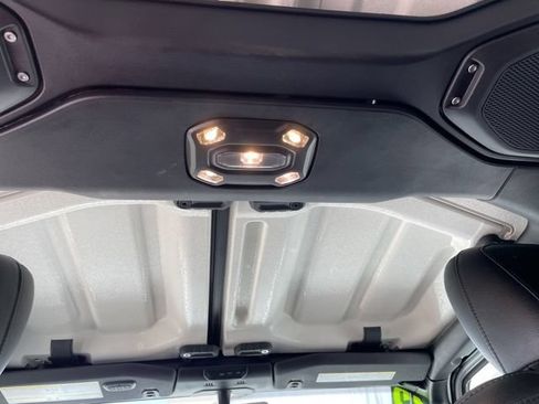 Used 2022 Jeep Gladiator Rubicon w/ LED Lighting Group AWD/4WD image 36