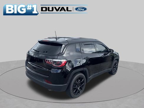 Used 2022 Jeep Compass Latitude FWD image 2