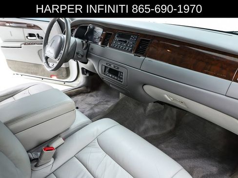Used 2000 Lincoln Town Car Executive RWD image 65