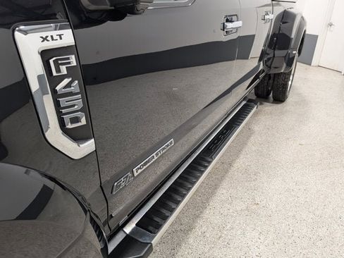 Used 2022 Ford F450 XLT w/ XLT Premium Package image 9