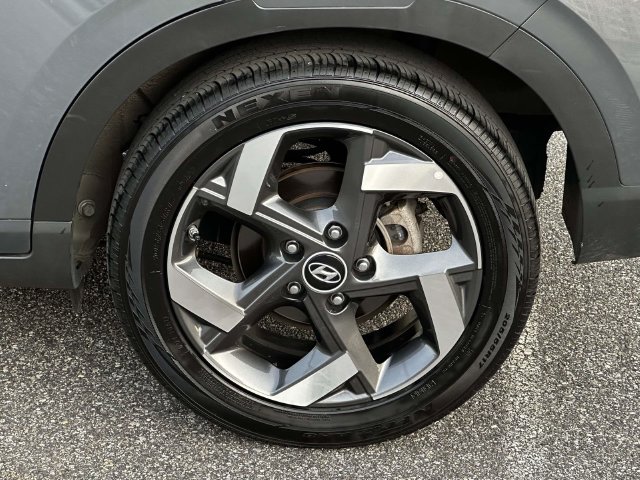 Used 2025 Hyundai Venue Limited FWD image 15