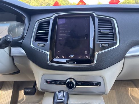 Used 2016 Volvo XC90 T6 Momentum w/ Vision Package AWD/4WD image 18
