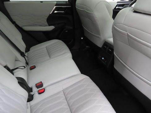 New 2026 Mitsubishi Outlander SEL FWD image 24