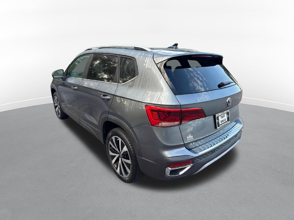 Used 2023 Volkswagen Taos SE w/ Panoramic Sunroof Package FWD image 8
