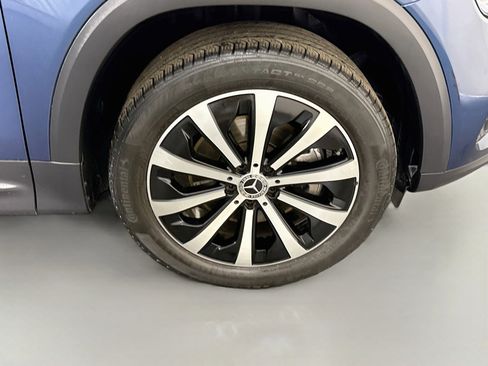 Used 2022 Mercedes-Benz GLB 250 4MATIC w/ Premium Package image 32
