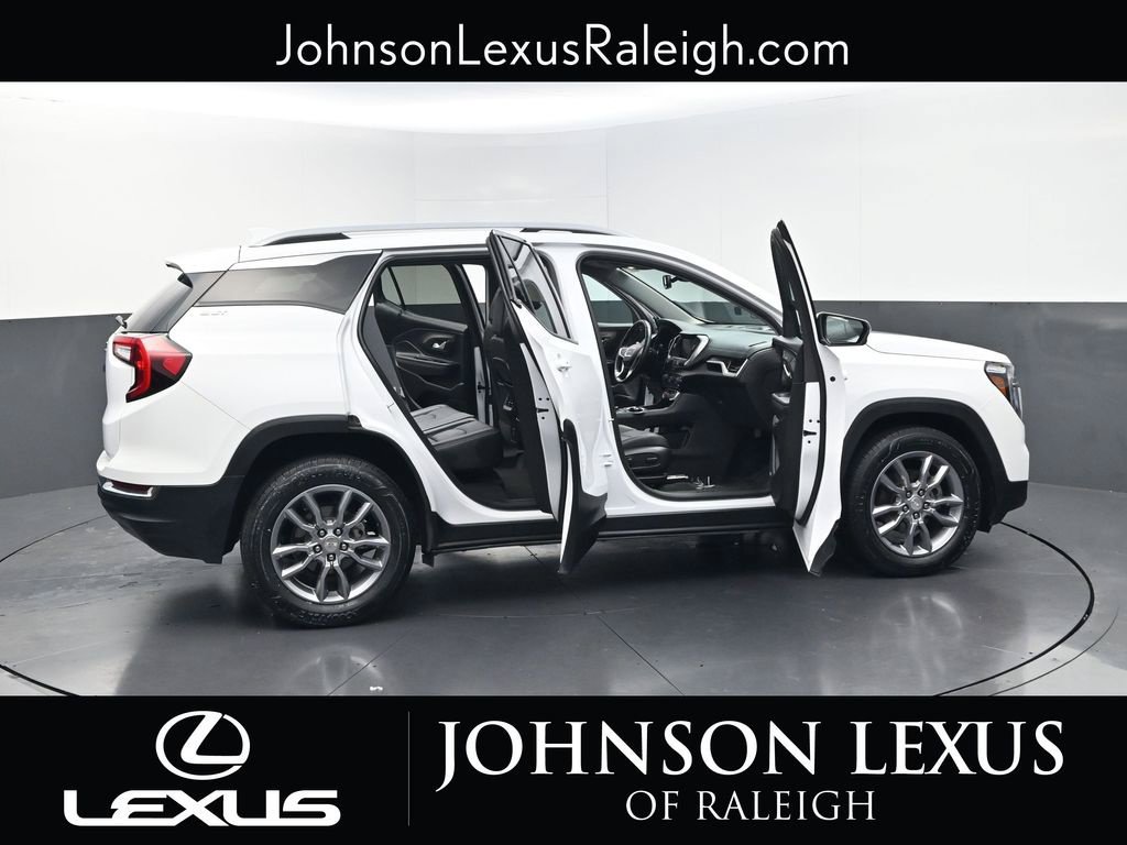 Used 2022 GMC Terrain SLT w/ Infotainment Package II FWD image 33