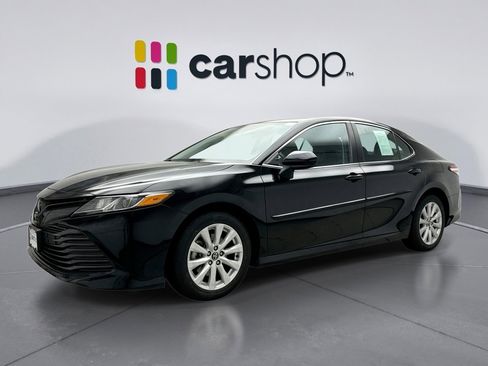 Used 2020 Toyota Camry LE image 1