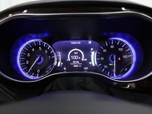 Used 2022 Chrysler Pacifica Limited image 35